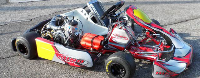 Her er den nye DINO kart med KZ-udrustning. Der er tale om samme basisramme til både KF3, KF2, KZ, Rotax, ROK og andre tilsvarende klasser. Udstyr og rørtyper vælges så ud fra, hvilken klasse karten skal anvendes til
(Foto: Dino Kart)